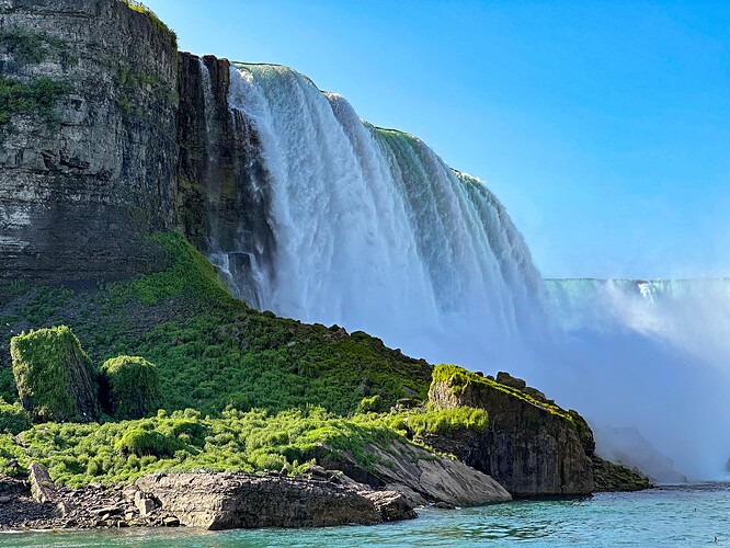 20230719 07 Approaching Horse shoe falls Niagara Falls Canada